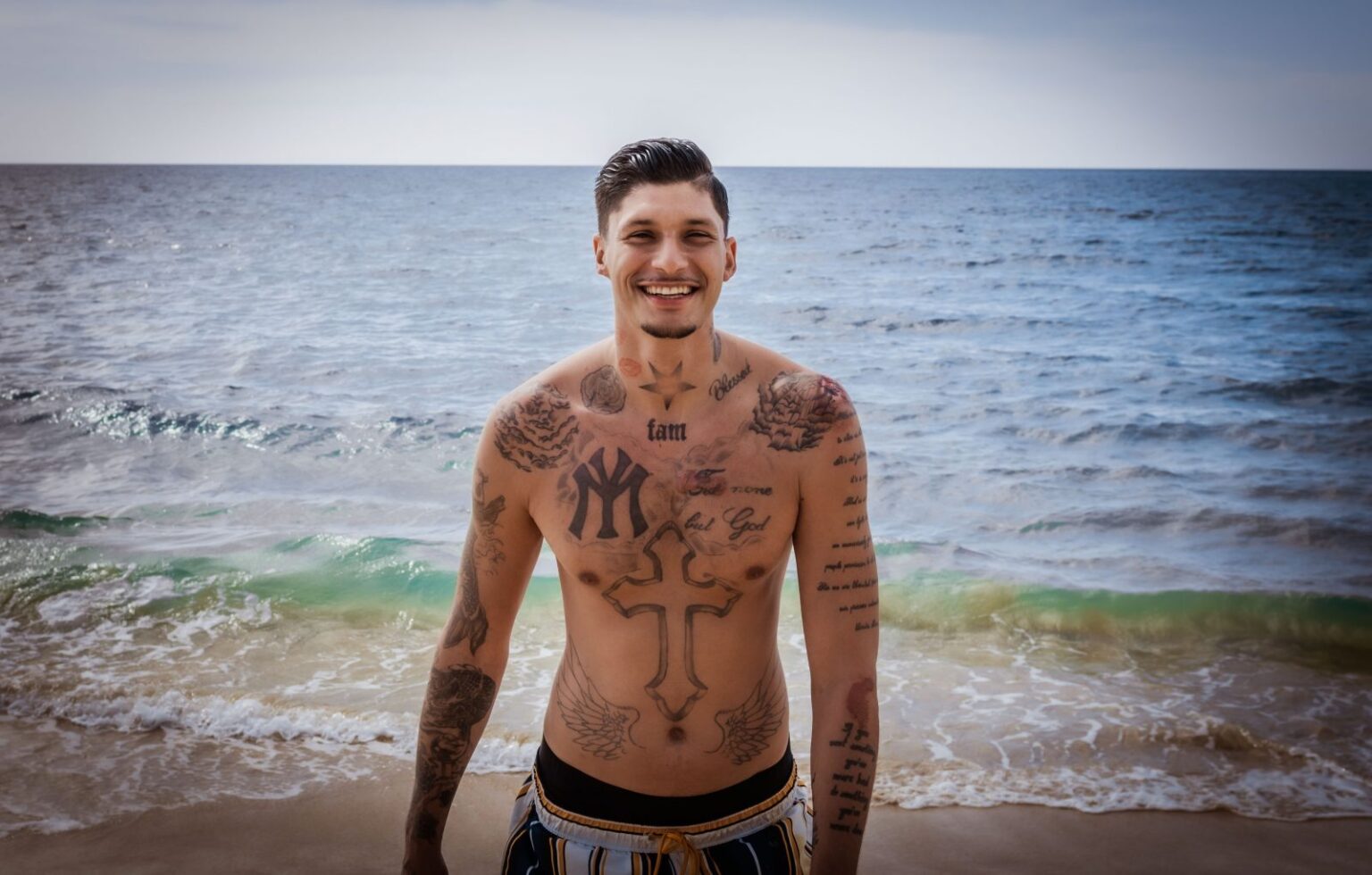 Yasin Mohamed Narbe: Die wahre Geschichte hinter seiner Haut und seinem Erfolg yasin mohamed narbe