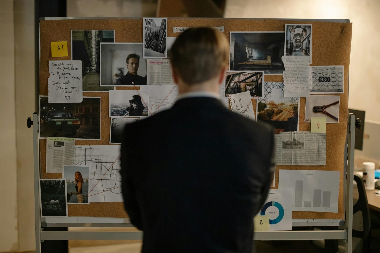 Politische Thriller nach 2000: wenn Machtspiele spannender werden als jede Verfolgungsjagd